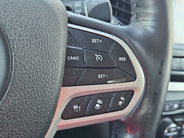 Thumbnail: 2018 Jeep Cherokee - 31