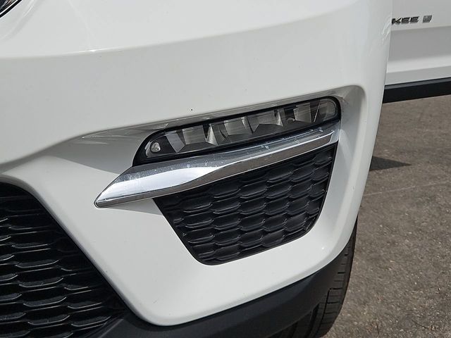Thumbnail: 2023 Jeep Grand Cherokee - 24