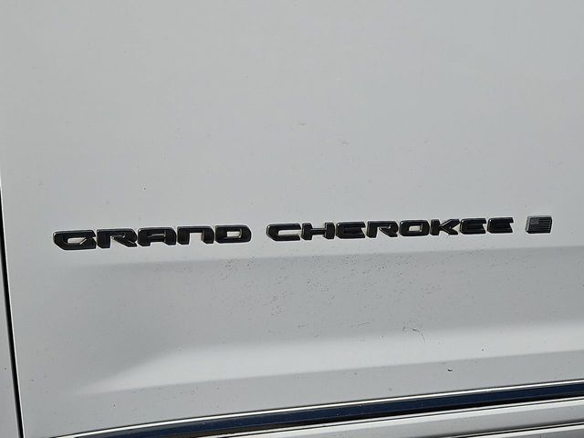 Thumbnail: 2022 Jeep Grand Cherokee - 25