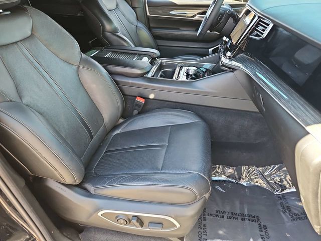 Thumbnail: 2022 Jeep Wagoneer - 9