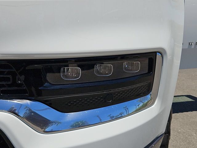 Thumbnail: 2022 Jeep Grand Wagoneer - 22