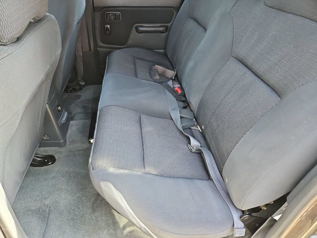 Thumbnail: 2004 Nissan Frontier - 26