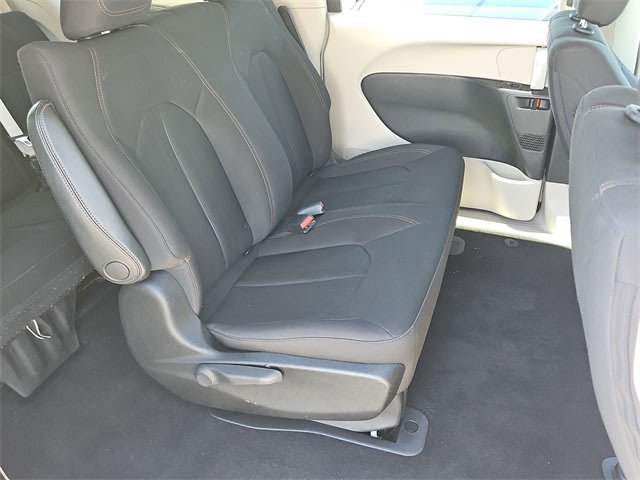 2018 Chrysler Pacifica L 26