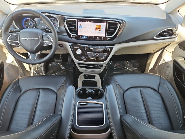 Thumbnail: 2024 Chrysler Pacifica - 10