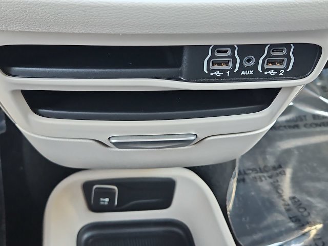 Thumbnail: 2024 Chrysler Pacifica - 33