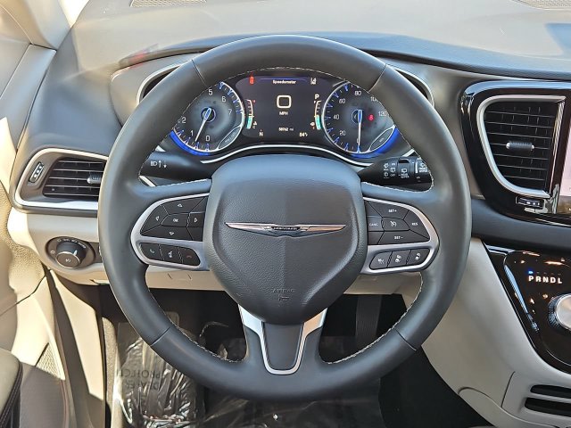 Thumbnail: 2024 Chrysler Pacifica - 15