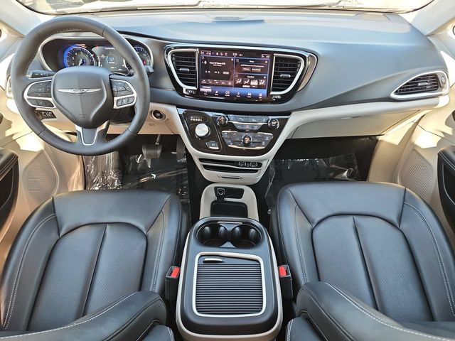 Thumbnail: 2024 Chrysler Pacifica - 10