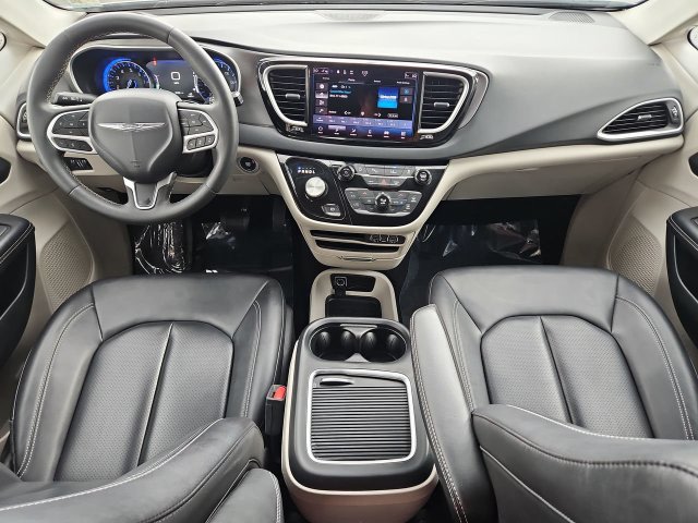 Thumbnail: 2024 Chrysler Pacifica - 10