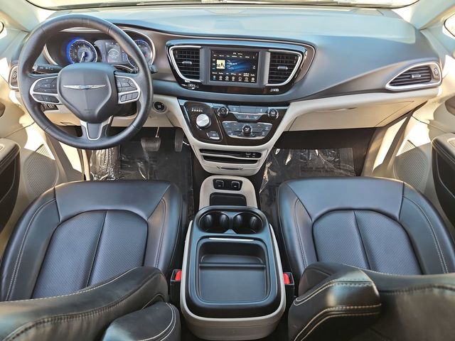 Thumbnail: 2020 Chrysler Voyager - 10