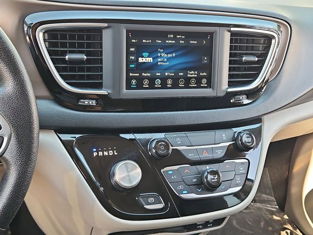 Thumbnail: 2020 Chrysler Voyager - 15