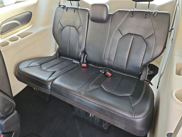 Thumbnail: 2020 Chrysler Voyager - 35