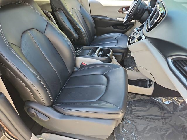 Thumbnail: 2020 Chrysler Voyager - 12