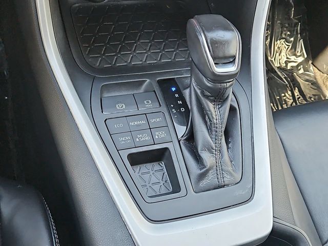 Thumbnail: 2019 Toyota RAV4 - 16