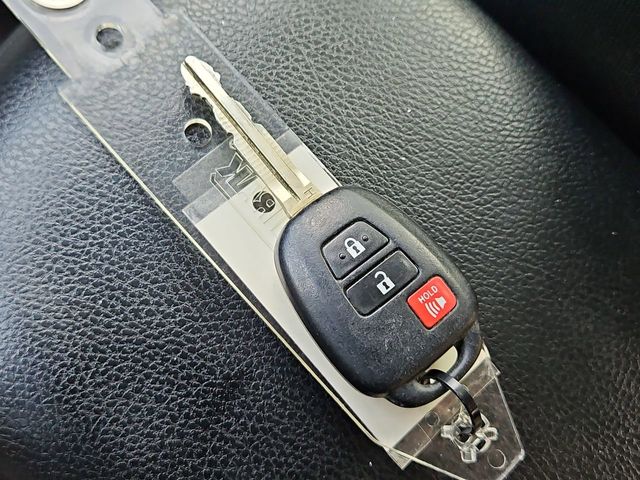 Thumbnail: 2018 Toyota RAV4 - 19