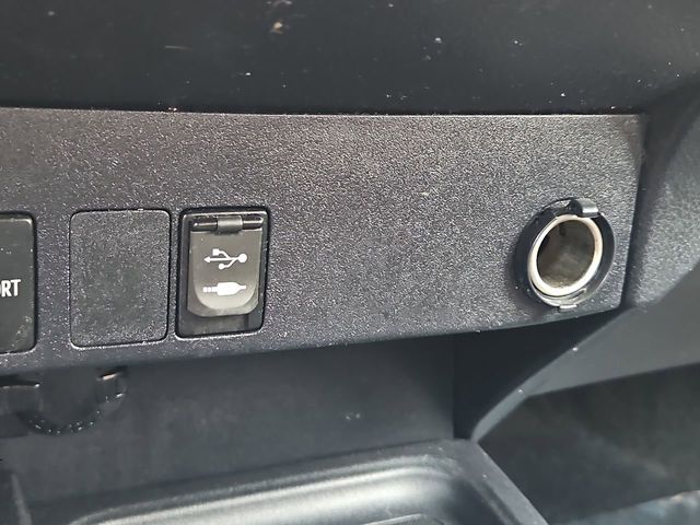 Thumbnail: 2018 Toyota RAV4 - 33