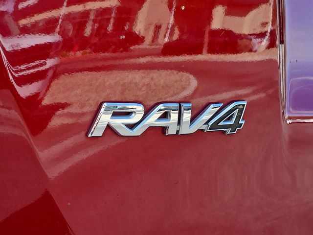 Thumbnail: 2018 Toyota RAV4 - 25