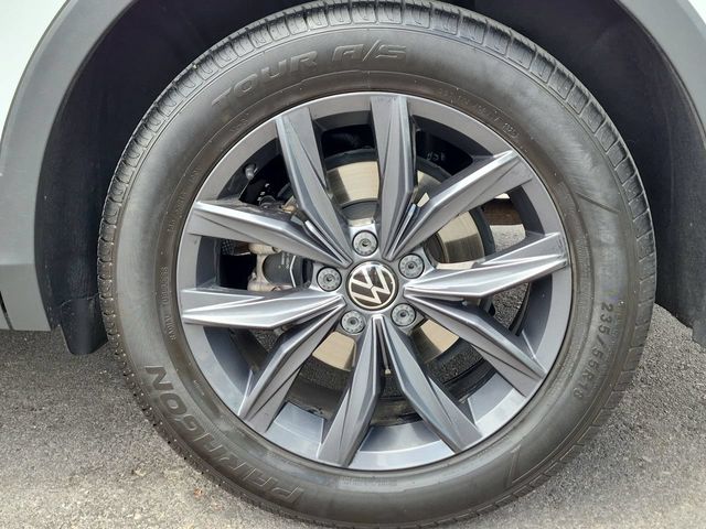 Thumbnail: 2022 Volkswagen Tiguan - 8