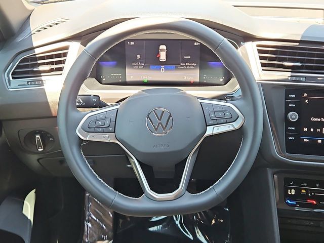 Thumbnail: 2022 Volkswagen Tiguan - 14