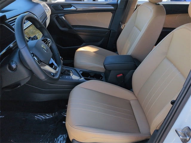 Thumbnail: 2023 Volkswagen Tiguan - 11