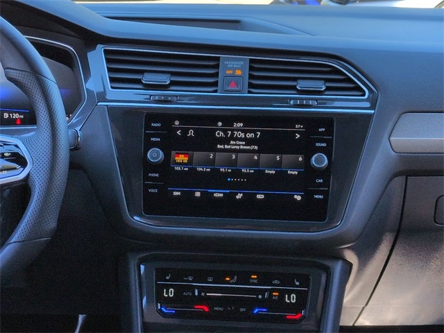 Thumbnail: 2023 Volkswagen Tiguan - 15