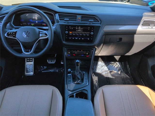 Thumbnail: 2023 Volkswagen Tiguan - 10