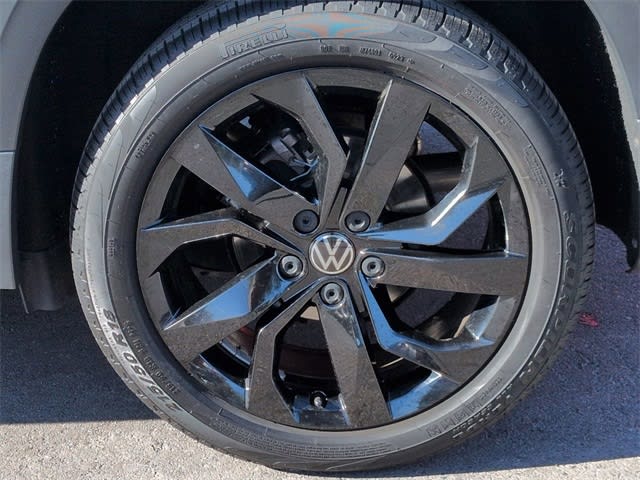 Thumbnail: 2022 Volkswagen Taos - 8