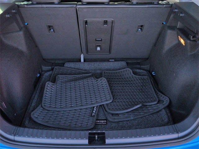 Thumbnail: 2022 Volkswagen Taos - 18