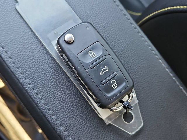 Thumbnail: 2014 Volkswagen Beetle - 18