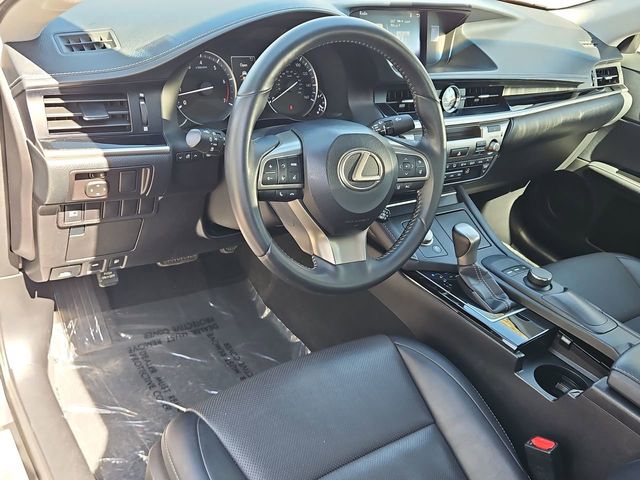 Thumbnail: 2017 Lexus ES - 2