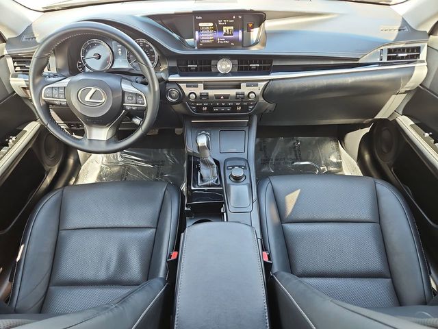 Thumbnail: 2017 Lexus ES - 10