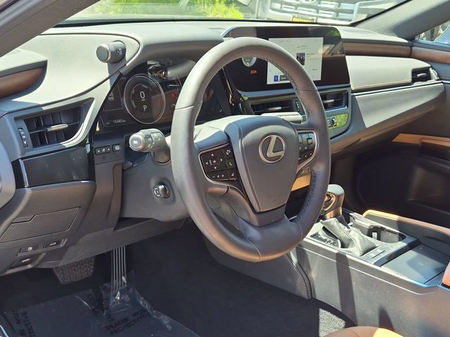 Thumbnail: 2023 Lexus ES - 2