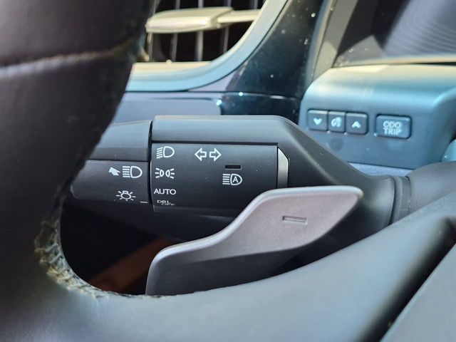 Thumbnail: 2023 Lexus ES - 33