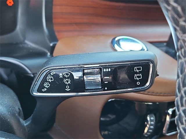 Thumbnail: 2023 Lincoln Aviator - 31