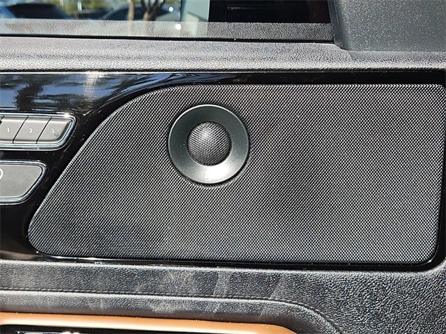 Thumbnail: 2023 Lincoln Aviator - 35