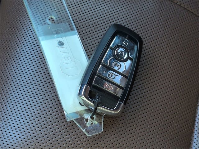 Thumbnail: 2022 Lincoln Aviator - 18