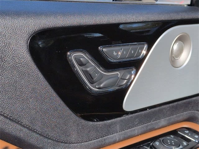 Thumbnail: 2022 Lincoln Aviator - 25