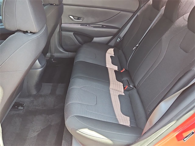 2021 Hyundai Elantra SE 13