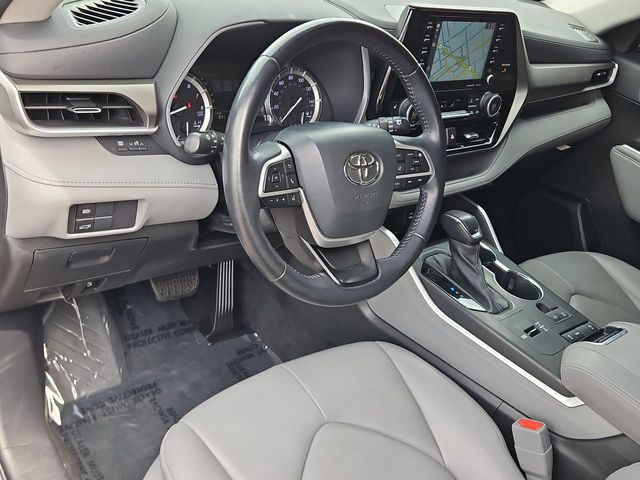 Thumbnail: 2022 Toyota Highlander - 2