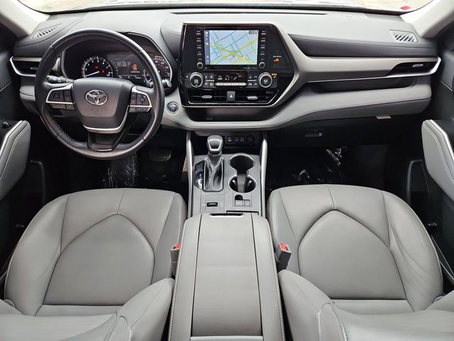 Thumbnail: 2022 Toyota Highlander - 10