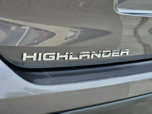 Thumbnail: 2022 Toyota Highlander - 24