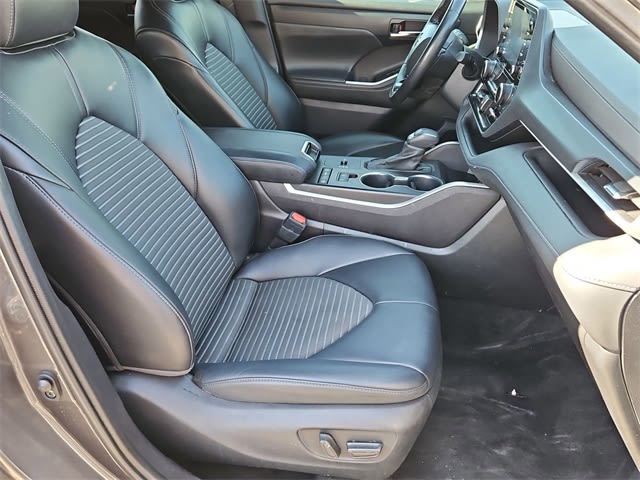 2022 Toyota Highlander XSE 12