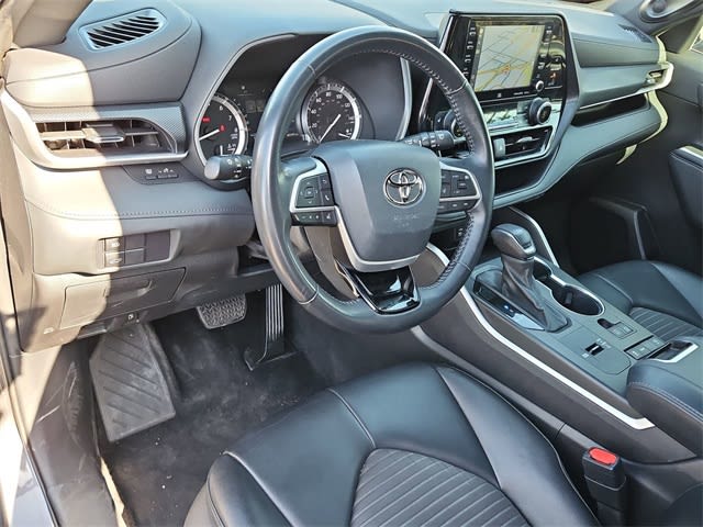 2022 Toyota Highlander XSE 2