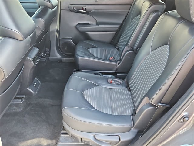 2022 Toyota Highlander XSE 13
