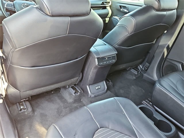 2022 Toyota Highlander XSE 28