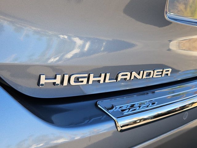 Thumbnail: 2023 Toyota Highlander - 26