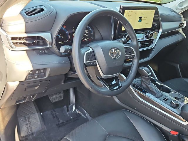 Thumbnail: 2023 Toyota Highlander - 2