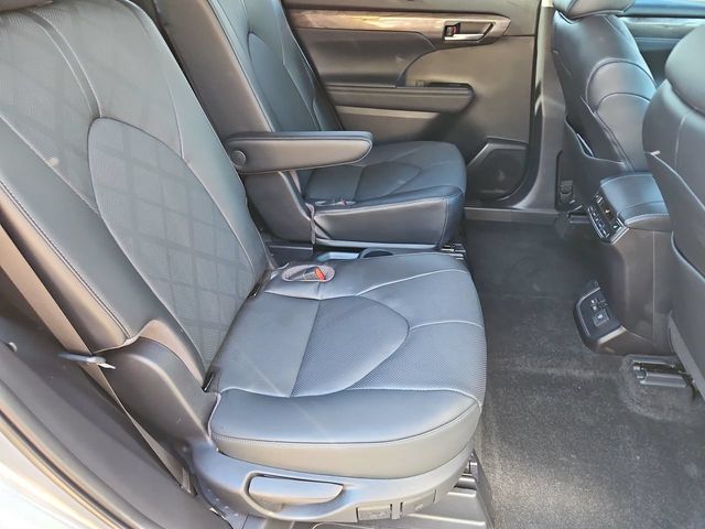 Thumbnail: 2023 Toyota Highlander - 29