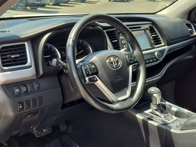 Thumbnail: 2017 Toyota Highlander - 2