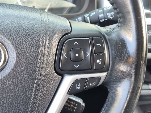 Thumbnail: 2017 Toyota Highlander - 32