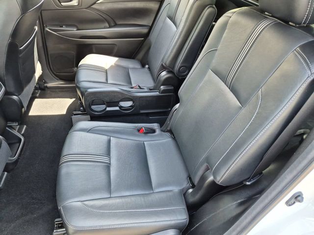 Thumbnail: 2017 Toyota Highlander - 12